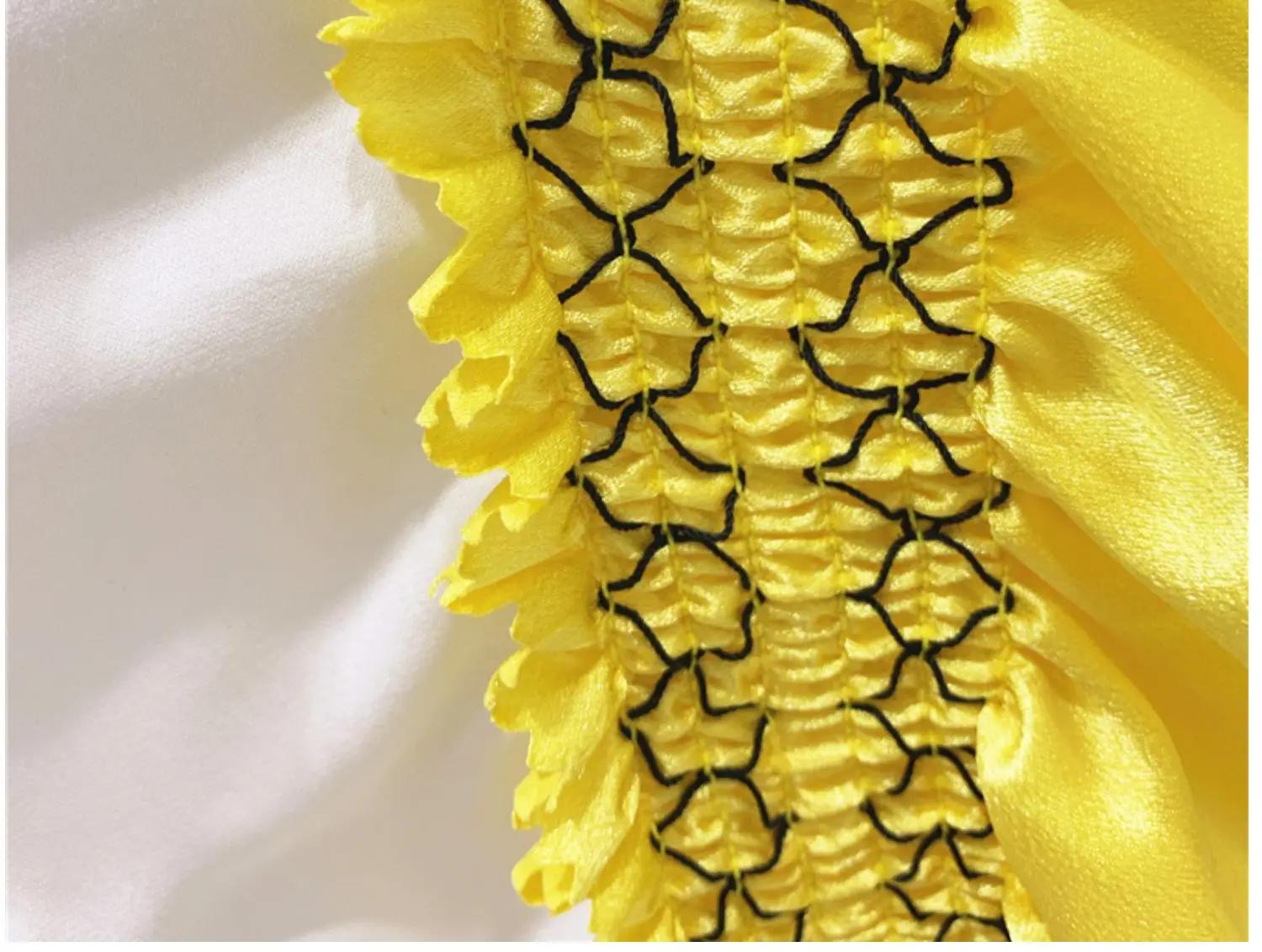 2021 Summer Ruffled Sleeveless Polo Collar Loose Shirt New Western Style Slimming Women Top Fashionable Simple Lady Blouse
2021 Summer Ruffled Sleeveless Polo Collar Loose Shirt New Western Style Slimming Women Top Fashionable Simple Lady Blouse