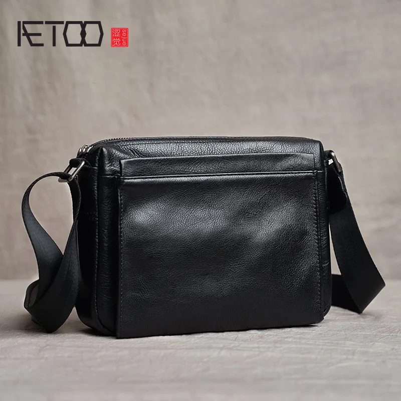 AETOO Men's leather shoulder bag, the first layer of leather multifunctional casual messenger bag, leather business men's bag
AETOO Men's leather shoulder bag, the first layer of leather multifunctional casual messenger bag, leather business men's bag