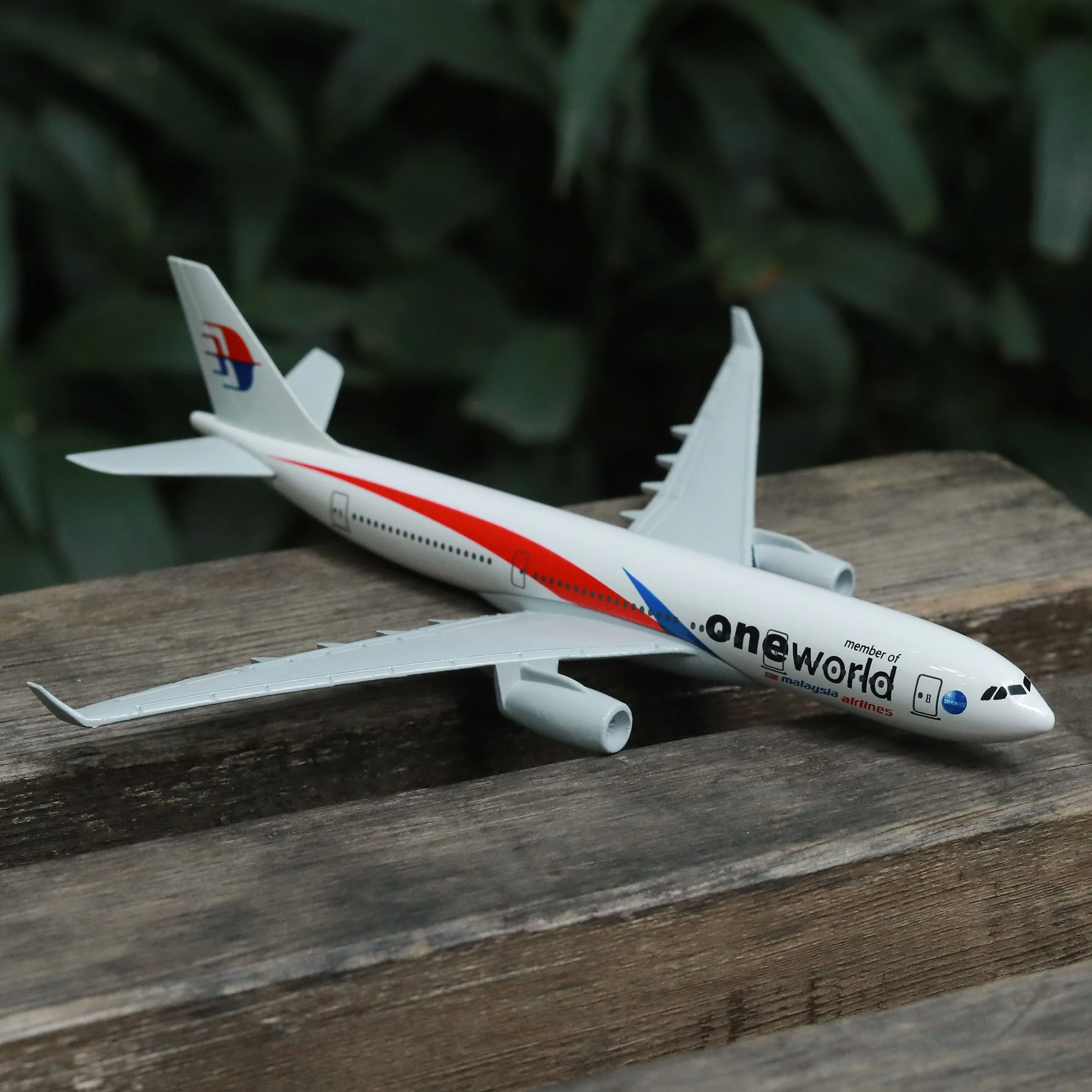 Malaysia Airlines Airbus A330 Aircraft Model 6" Metal Airplane Diecast Mini Moto Collection Eduactional Toys for Children
Malaysia Airlines Airbus A330 Aircraft Model 6" Metal Airplane Diecast Mini Moto Collection Eduactional Toys for Children