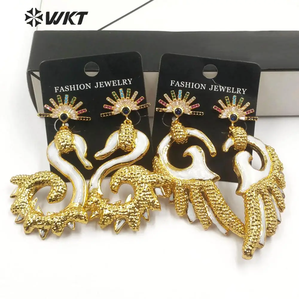 WT-ME071 WKT Natural Shell Feather Earring Shell With Cubic Zirconia Gold Electroplated Fashion Jewelry Earrings For Women
WT-ME071 WKT Natural Shell Feather Earring Shell With Cubic Zirconia Gold Electroplated Fashion Jewelry Earrings For Women