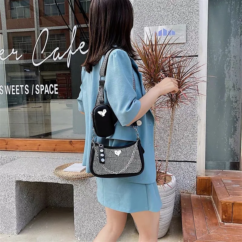 Fashion luxury brand versatile diamond One Shoulder Messenger underarm bag handbag women's small bag New
Fashion luxury brand versatile diamond One Shoulder Messenger underarm bag handbag women's small bag New