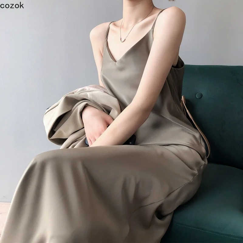 2021 Vestidos Summer Dress Women Sexy Spaghetti Strap Women's Fashion Long Summer Dress V-neck Elegant Silk Satin Party Dresses
2021 Vestidos Summer Dress Women Sexy Spaghetti Strap Women's Fashion Long Summer Dress V-neck Elegant Silk Satin Party Dresses