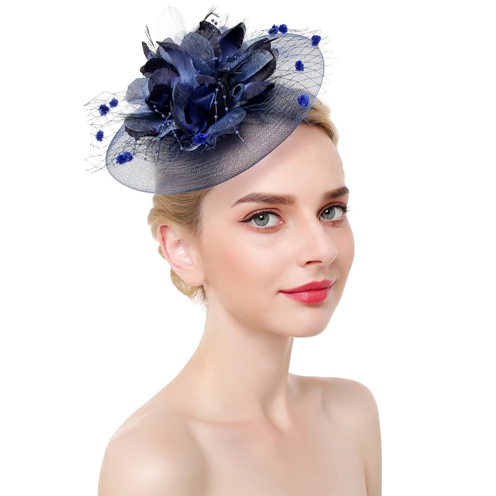 Women Mesh Flower Charming Bridal Fascinator Hat Feathers With Clip Headband Derby Elegant Hair Accessories Wedding Headwear
Women Mesh Flower Charming Bridal Fascinator Hat Feathers With Clip Headband Derby Elegant Hair Accessories Wedding Headwear