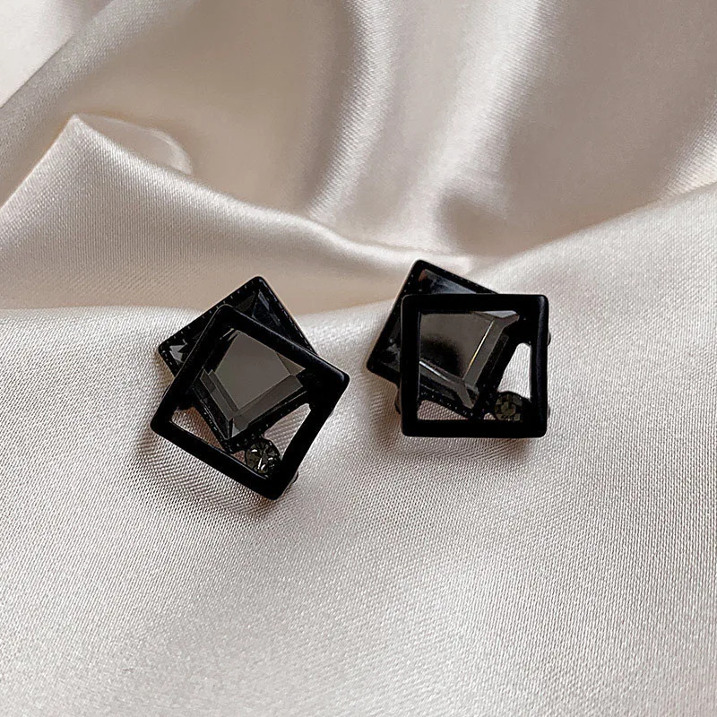 Geometric Crystal Women Trendy Stud Earrings 2021 New Fashion Simple Black Square Earrings Female Jewelry
Geometric Crystal Women Trendy Stud Earrings 2021 New Fashion Simple Black Square Earrings Female Jewelry