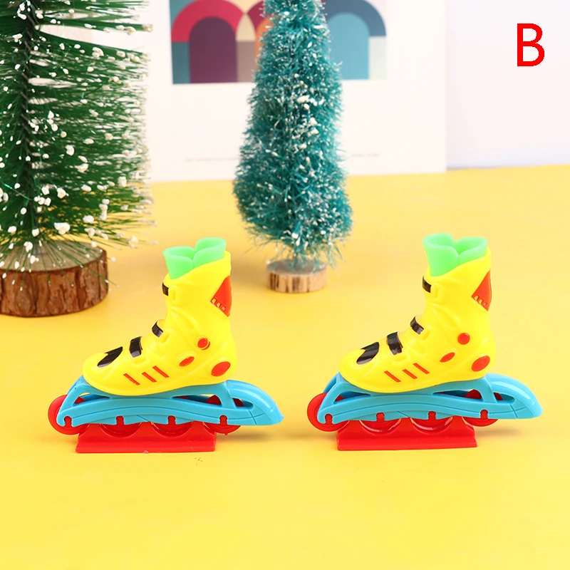 1 Pair DollHouse Finger Double Row Skates Single Pole Skates Children'S Toys Doll Accessories Gift For Kid
1 Pair DollHouse Finger Double Row Skates Single Pole Skates Children'S Toys Doll Accessories Gift For Kid