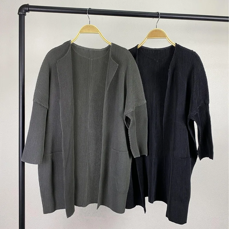 Issey Miyake designer ladies pleated spring and summer fashion casual lazy comfortable pure color Korean cardigan jacket
Issey Miyake designer ladies pleated spring and summer fashion casual lazy comfortable pure color Korean cardigan jacket