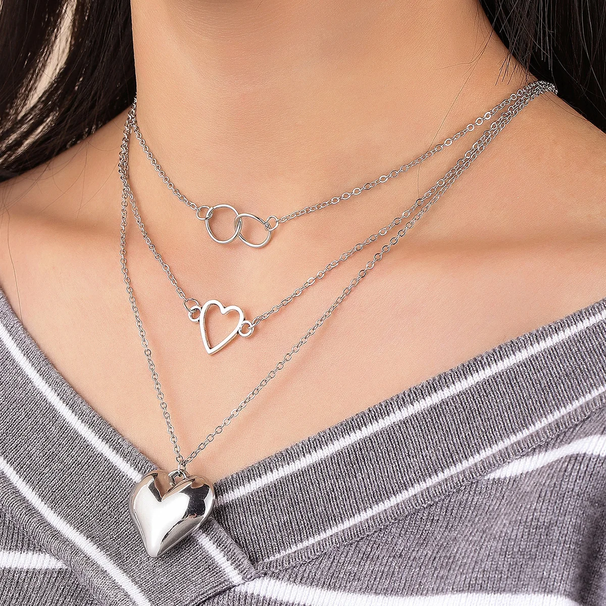 Silver Multi-layer Cutout Love Heart Pendant Necklace for Women Romance Birthday Gift Exquisite Choker Neck Accessory Wholesale
Silver Multi-layer Cutout Love Heart Pendant Necklace for Women Romance Birthday Gift Exquisite Choker Neck Accessory Wholesale