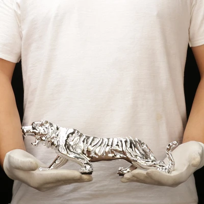 Resin Tiger Zodiac Tiger Home Decorations Natural Resin Making Birthday Gifts and Christmas Gifts Wedding decoration 
Resin Tiger Zodiac Tiger Home Decorations Natural Resin Making Birthday Gifts and Christmas Gifts Wedding decoration