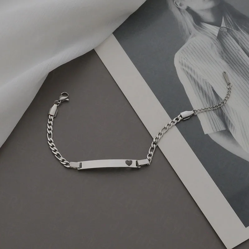 2021 New Product Hollow Love Bend Brand Temperament Women Bracelet Ladies Stainless Steel Bracelet Summer Street Accessories
2021 New Product Hollow Love Bend Brand Temperament Women Bracelet Ladies Stainless Steel Bracelet Summer Street Accessories