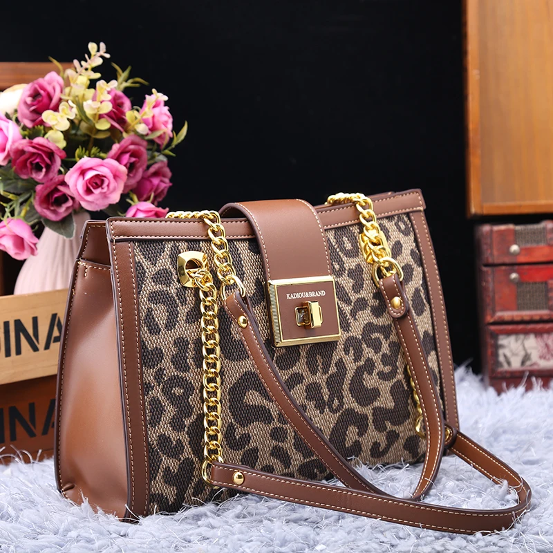 Luxury Brand 100% Genuine Leather Fashion Classic Leopard Print Chain Tote Bag Retro All-match Single Shoulder Messenger Bag Sac
Luxury Brand 100% Genuine Leather Fashion Classic Leopard Print Chain Tote Bag Retro All-match Single Shoulder Messenger Bag Sac