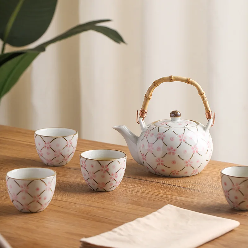 Japanese Creative Hand Painted Handle Pot Ceramic Five Piece Teapot Tea Cup Large Capacity Household Kung Fu Tea Cup Set Teaware
Japanese Creative Hand Painted Handle Pot Ceramic Five Piece Teapot Tea Cup Large Capacity Household Kung Fu Tea Cup Set Teaware