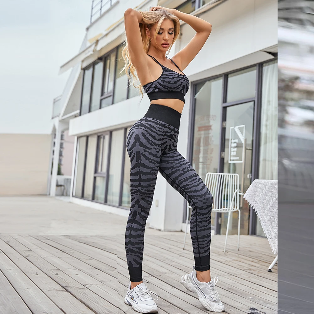Print Pattern Gym Sports Women's Suit Seamless Yoga Suit Fashion Slim Fitness Clothes Push-Ups Workout Clothes Sexy Sportswear 
Print Pattern Gym Sports Women's Suit Seamless Yoga Suit Fashion Slim Fitness Clothes Push-Ups Workout Clothes Sexy Sportswear