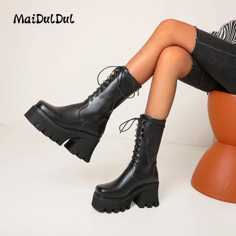 Women Solid Black Lacing Takato Outdoor Boots Female Spring Autumn Cross Straps High Heels Thick Heel Fleece-lined Fashion Shoes
Women Solid Black Lacing Takato Outdoor Boots Female Spring Autumn Cross Straps High Heels Thick Heel Fleece-lined Fashion Shoes