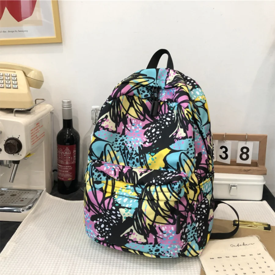 2021 Latest Design High Quality Girls Printing Patterns Canvas Backpack Kid Child Junior College School Cute Graffiti SchoolBag 
2021 Latest Design High Quality Girls Printing Patterns Canvas Backpack Kid Child Junior College School Cute Graffiti SchoolBag