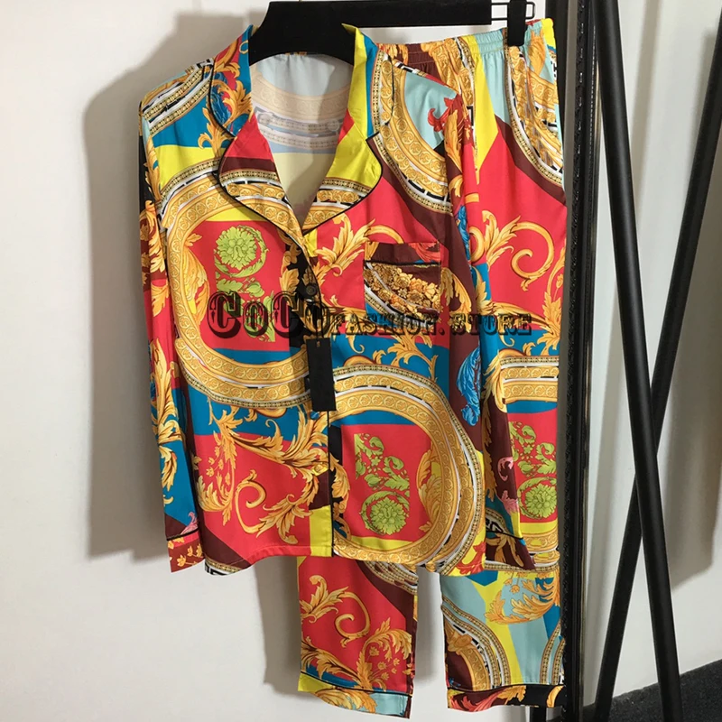 Luxury design 2021 high end Branded classic print long sleeve 2 Two Piece Set Outfits for Women wide pants clothes and top shirt 
Luxury design 2021 high end Branded classic print long sleeve 2 Two Piece Set Outfits for Women wide pants clothes and top shirt