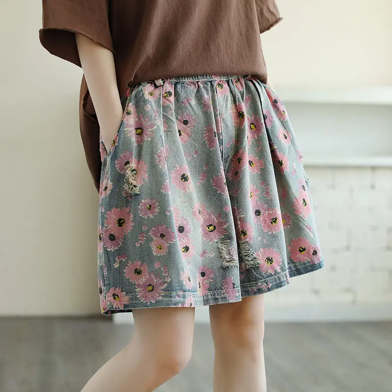 Retro Hole Denim Shorts Female Summer Loose Big Size Versatile Fashion Print Casual Wide Leg Pants 2020 Summer Short Jeans R489
Retro Hole Denim Shorts Female Summer Loose Big Size Versatile Fashion Print Casual Wide Leg Pants 2020 Summer Short Jeans R489