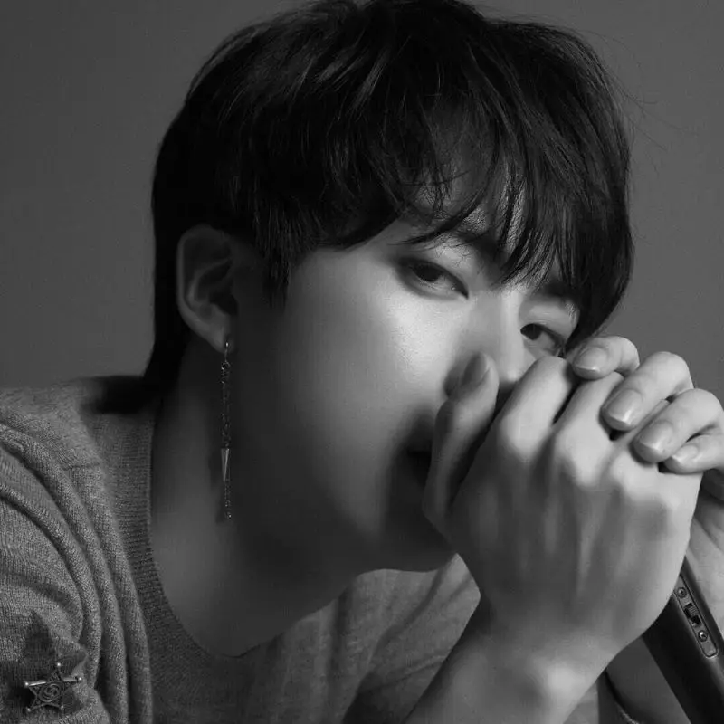 Korean KPOP Bangtan Boys Album Titanium Steel Long Tassel Chain Drop Earrings
Korean KPOP Bangtan Boys Album Titanium Steel Long Tassel Chain Drop Earrings
