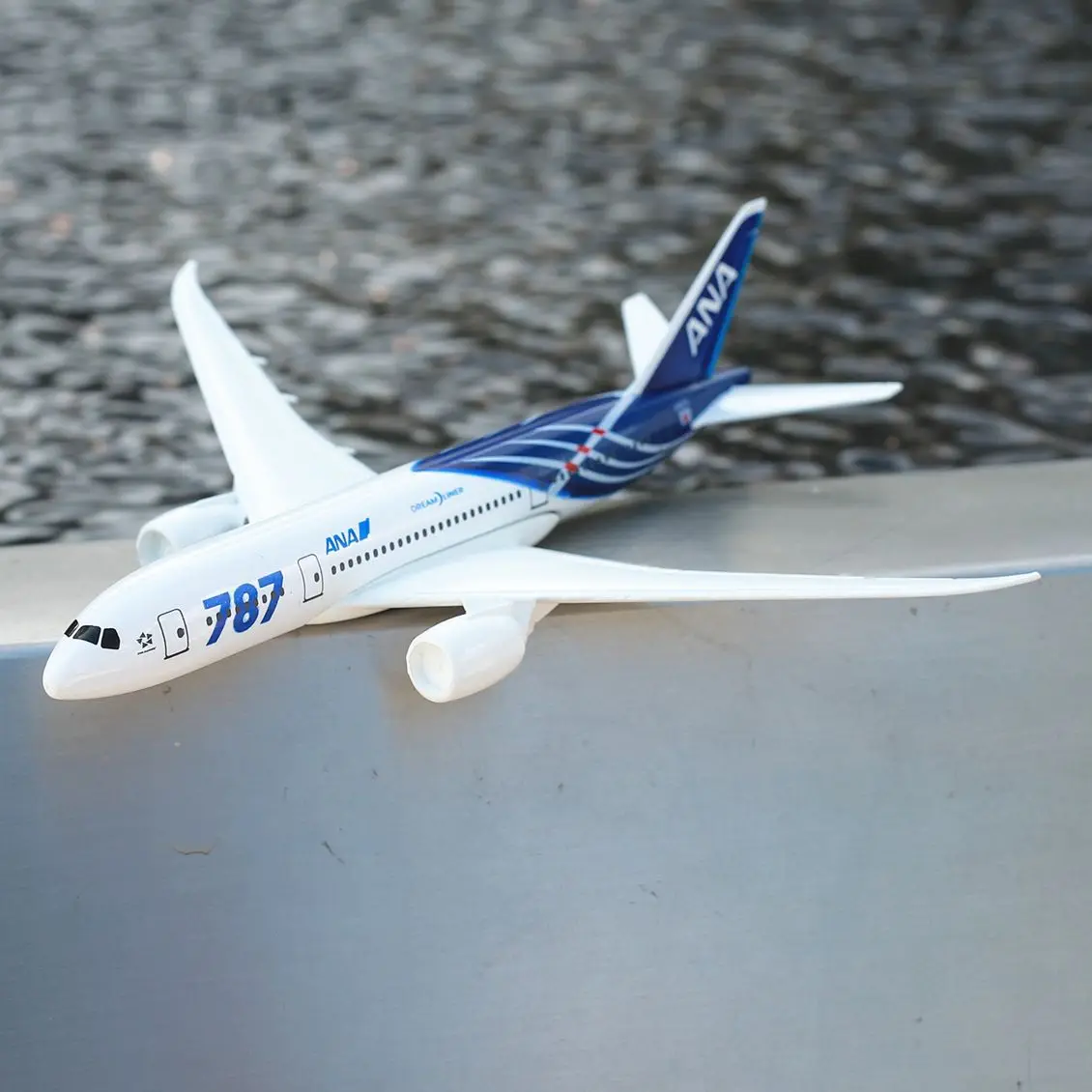 Japan ANA Airbus B787 Aircraft Alloy Diecast Model 15cm Aviation Collectible Miniature Souvenir Ornament with Stand
Japan ANA Airbus B787 Aircraft Alloy Diecast Model 15cm Aviation Collectible Miniature Souvenir Ornament with Stand