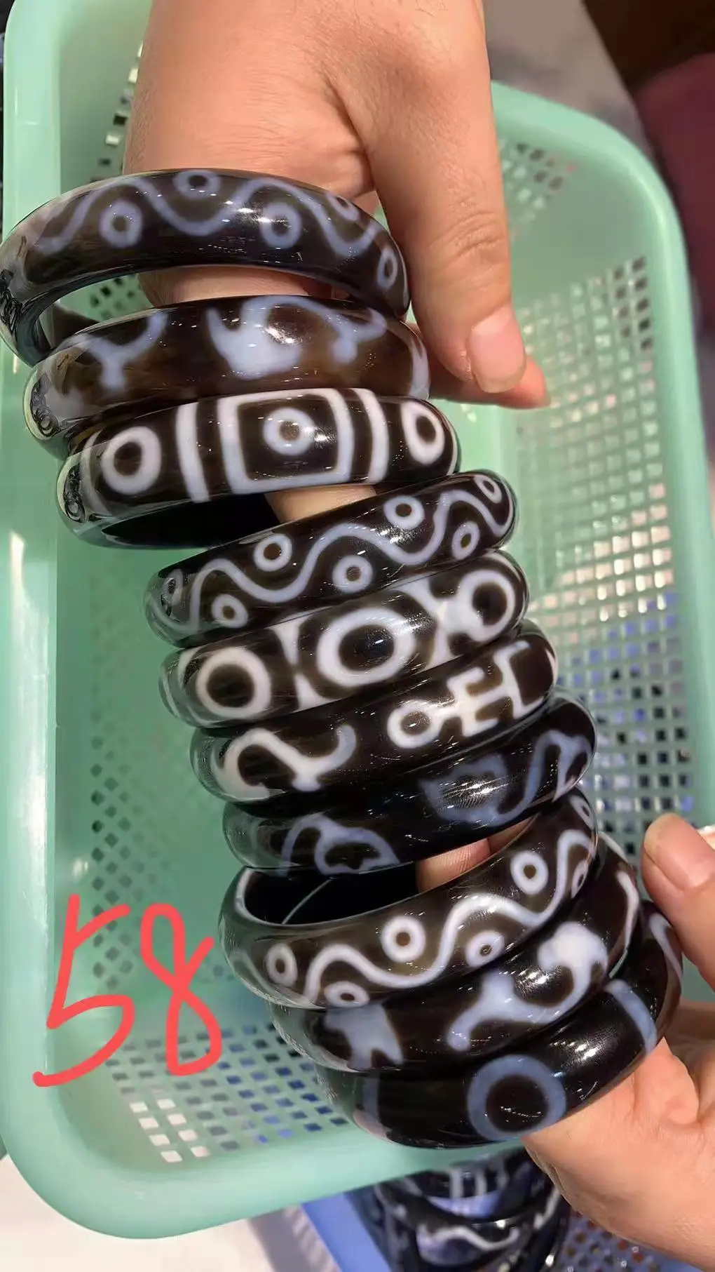 1pcs/lot Tibetan Dzi Agate Bracelet Rare precious collectibles Various patterns wishful thousand characters thousand eyes heaven
1pcs/lot Tibetan Dzi Agate Bracelet Rare precious collectibles Various patterns wishful thousand characters thousand eyes heaven