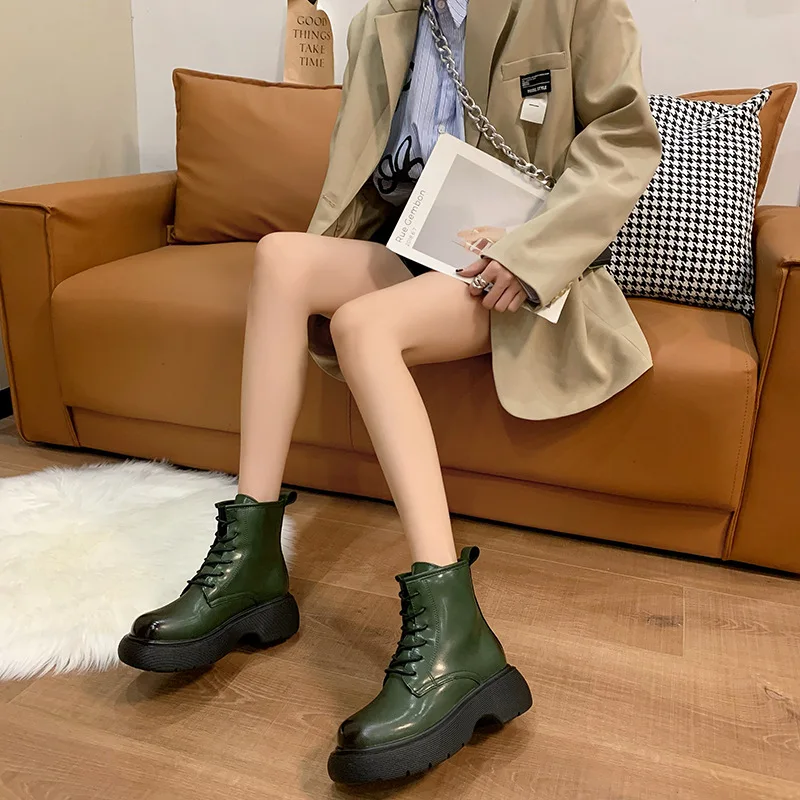 Patent Leather Platform Boots Women Fashion Mix Color Lace Up Chunky Ankle Boots Woman Thick Bottom Motorcycle Booties Mujer 
Patent Leather Platform Boots Women Fashion Mix Color Lace Up Chunky Ankle Boots Woman Thick Bottom Motorcycle Booties Mujer