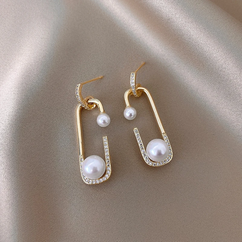 2021 New Korean Fashion Pearl Irregular Needle Drop Earrings for Women Fashion Luxury Sexy Girl Earrings Jewelry Accessories
2021 New Korean Fashion Pearl Irregular Needle Drop Earrings for Women Fashion Luxury Sexy Girl Earrings Jewelry Accessories