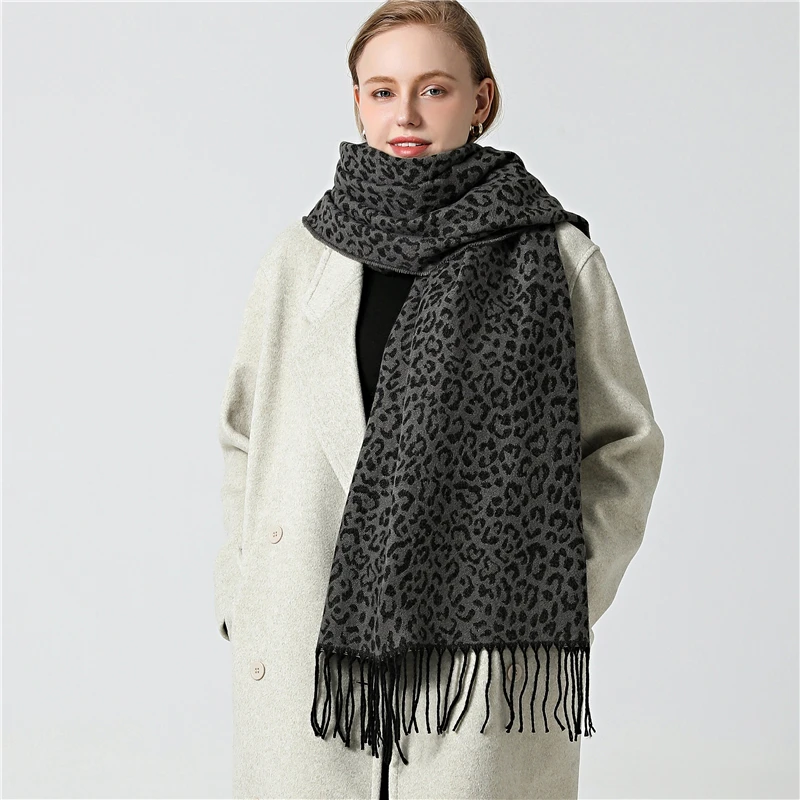Fashion 2021 new style leopard print women scarf winter warm cashmere scarves lady knit shawls foulard female neck pashmina 
Fashion 2021 new style leopard print women scarf winter warm cashmere scarves lady knit shawls foulard female neck pashmina