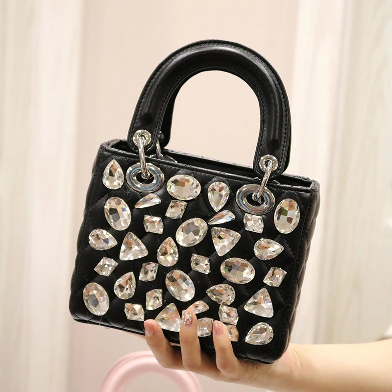 2021 Luxury Fashion Women Handbags Various Shapes of Diamonds Shoulder Messenger Bags Black White and Pink Channels Famous Bags
2021 Luxury Fashion Women Handbags Various Shapes of Diamonds Shoulder Messenger Bags Black White and Pink Channels Famous Bags