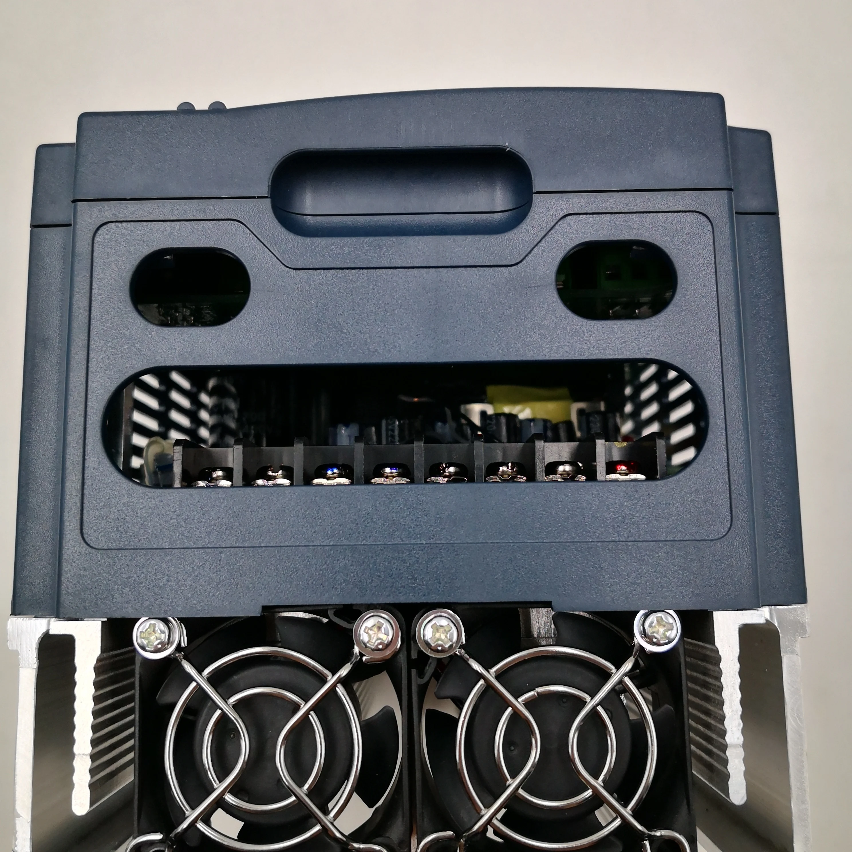 Eds-A200-2S0022 yineng Inverter 2.2kw For 220v single phase motor 
Eds-A200-2S0022 yineng Inverter 2.2kw For 220v single phase motor