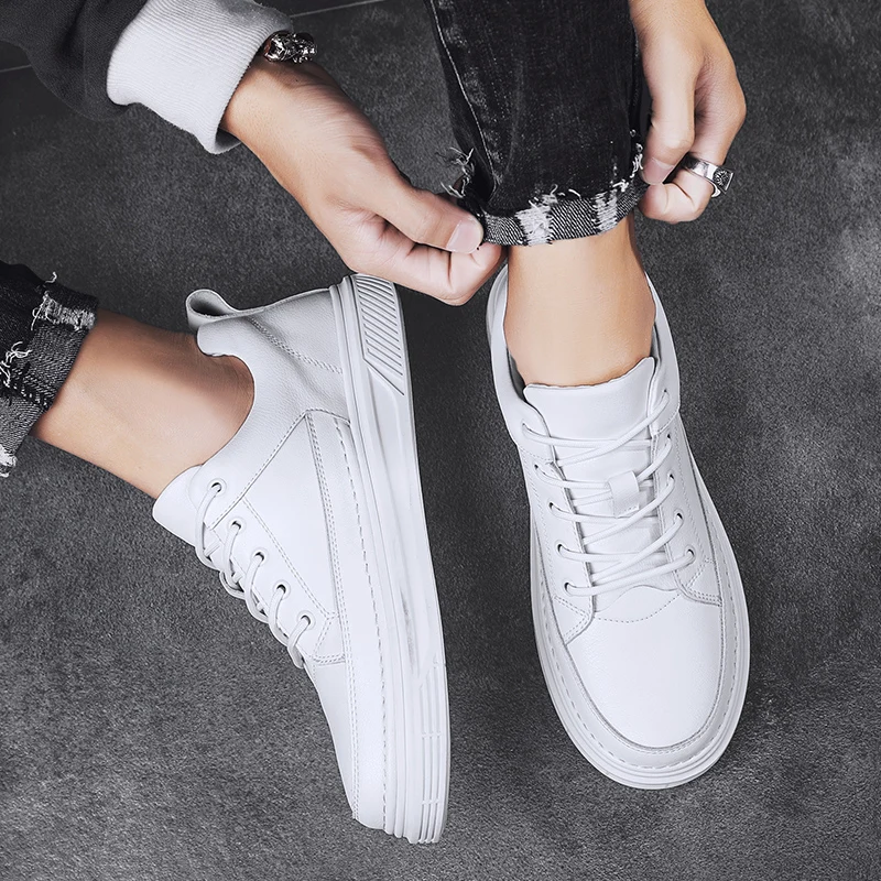 Designer black White Leather Shoes Men outdoor High Quality Men Casual Shoes Luxury Brand Lace Up Sneakers Zapatillas Hombre
Designer black White Leather Shoes Men outdoor High Quality Men Casual Shoes Luxury Brand Lace Up Sneakers Zapatillas Hombre