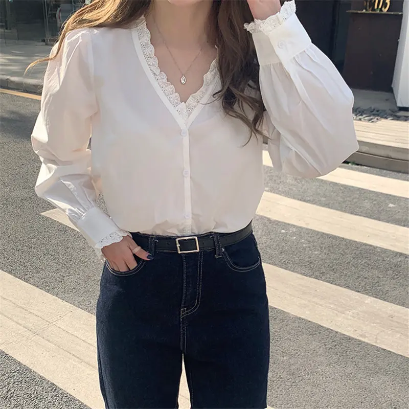 Женские Стильные топы с оборками, высококачественные Популярные блузки 2021, белые сексуальные кружевные милые облегающие рубашки в офисном ... 
Женские Стильные топы с оборками, высококачественные Популярные блузки 2021, белые сексуальные кружевные милые облегающие рубашки в офисном ...