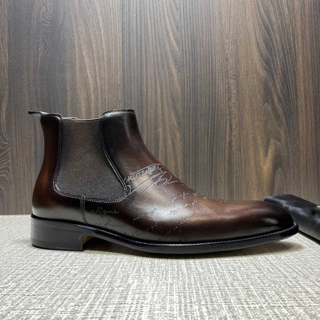 Cursive galet Leather Boots New Men's boots Goodyear's manual concealed stitching process boots are soft and elastic.
Cursive galet Leather Boots New Men's boots Goodyear's manual concealed stitching process boots are soft and elastic.
