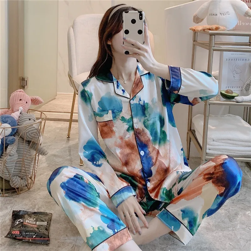 2021 Tie-dye Casual Soft Pajamas Set Women Girls Silk Satin Printed Sleepwear Long Sleeve Tops+ Pants 2 Pieces Set Nightwear Pjs
2021 Tie-dye Casual Soft Pajamas Set Women Girls Silk Satin Printed Sleepwear Long Sleeve Tops+ Pants 2 Pieces Set Nightwear Pjs