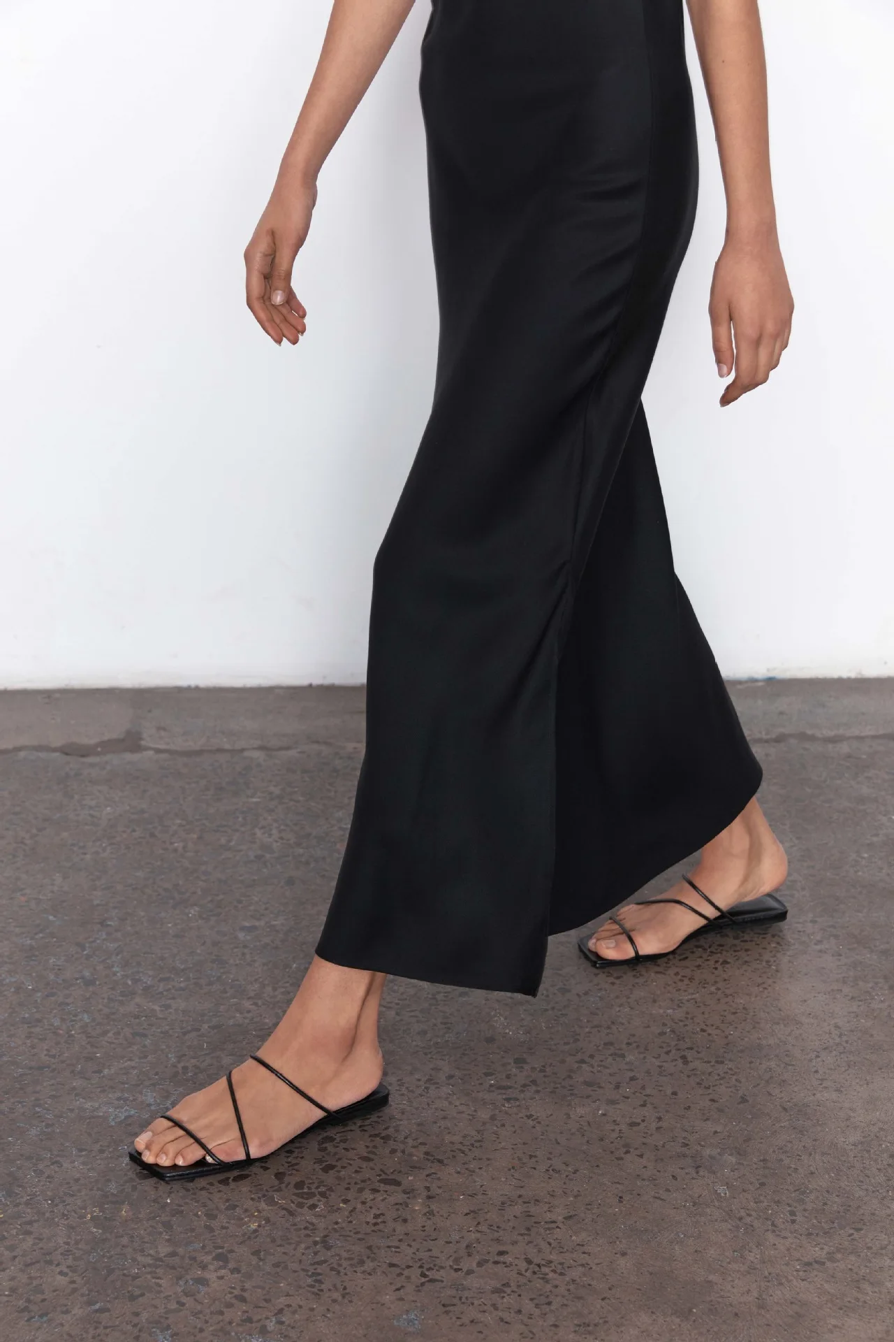 2021 Spring and Summer New Sling V-neck Dress European and American Sexy Open Back Sleeveless Slim Split Skirt Sexy Dress Women
2021 Spring and Summer New Sling V-neck Dress European and American Sexy Open Back Sleeveless Slim Split Skirt Sexy Dress Women