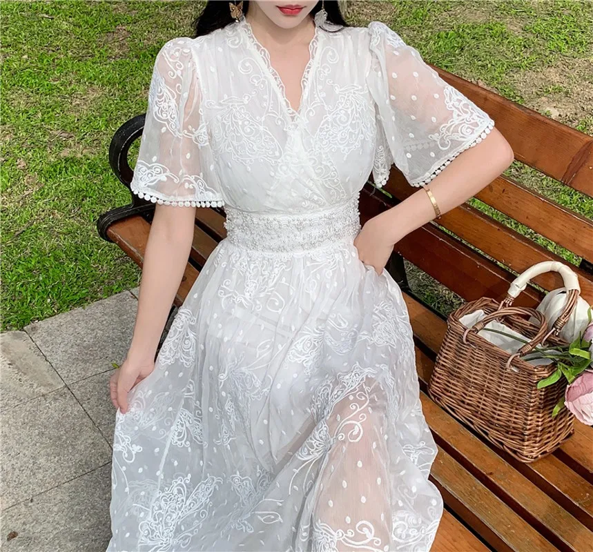 Summer Fashion Designer Big swing Maxi Dress Women's Flare Sleeve Lace Patchwork Vintage V-neck White Dress Holiday Party Dress
Summer Fashion Designer Big swing Maxi Dress Women's Flare Sleeve Lace Patchwork Vintage V-neck White Dress Holiday Party Dress
