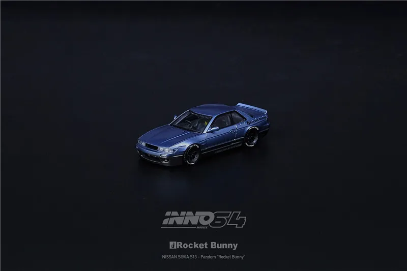 Модель автомобиля INNO 1:64 NISSAN SILVIA S13 пандем ракета кролик V1 цвет красный/серый |