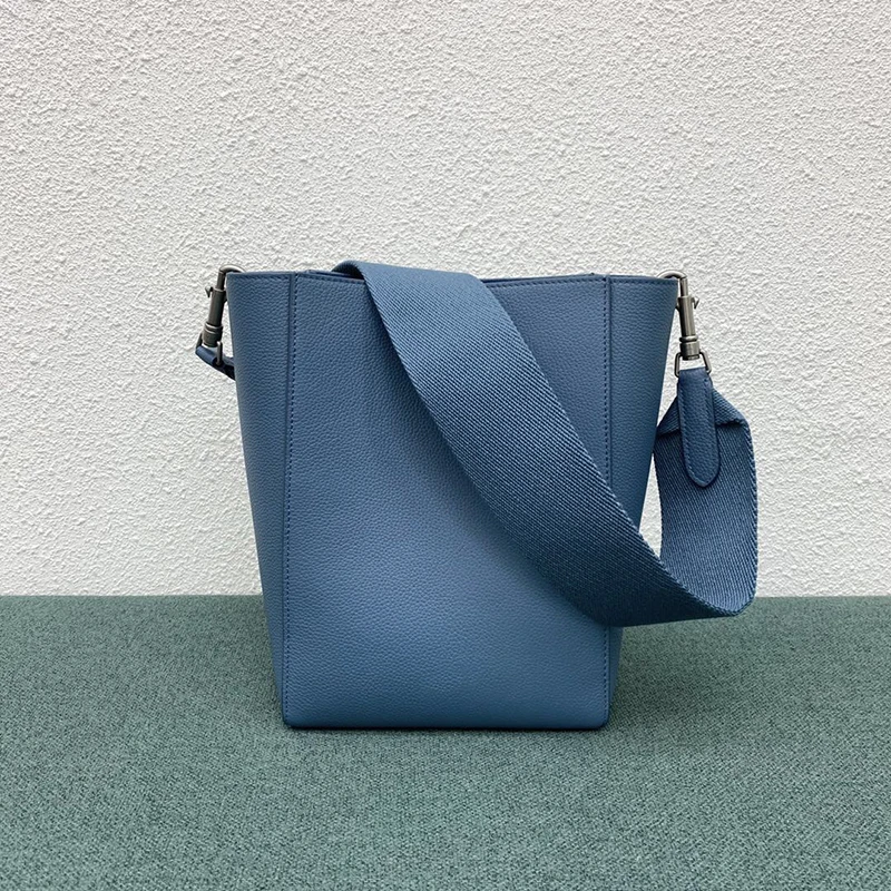 Female bag 2021 new luxury female bag wide shoulder strap large capacity bucket bag high-end fashion single shoulder bag diagona
Female bag 2021 new luxury female bag wide shoulder strap large capacity bucket bag high-end fashion single shoulder bag diagona