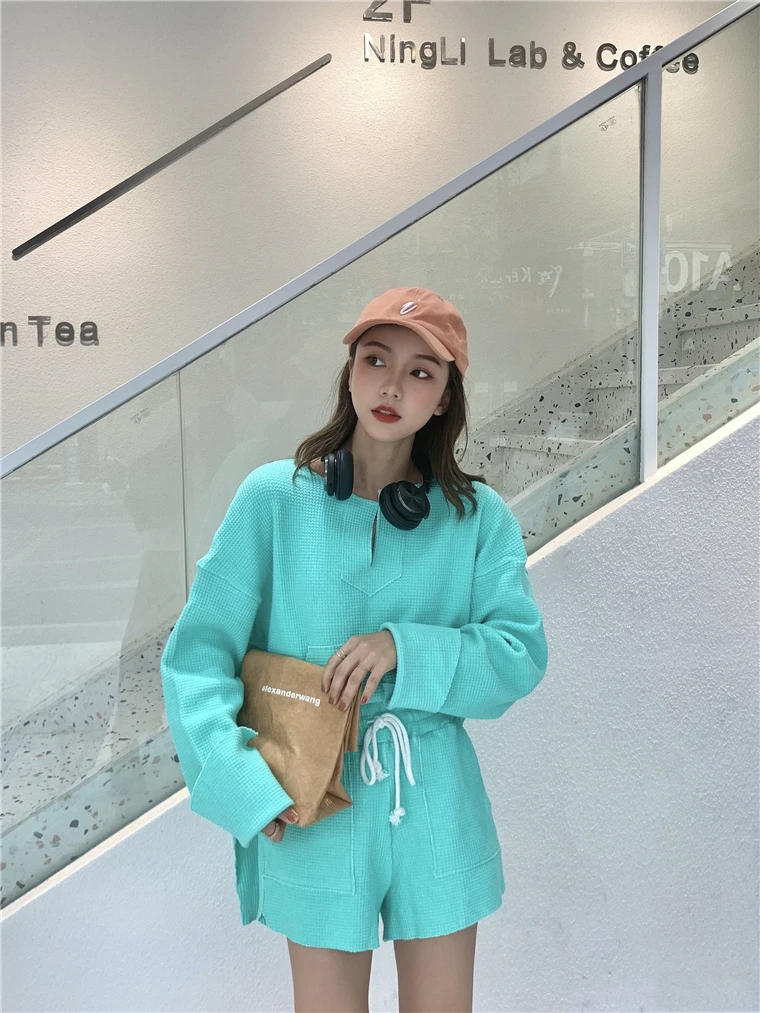 Korean Chic Candy colors Tracksuit Women New Batwing Sleeve Loose Long Sweashirt Tops and Shorts Two piece set Sport Suits
Korean Chic Candy colors Tracksuit Women New Batwing Sleeve Loose Long Sweashirt Tops and Shorts Two piece set Sport Suits