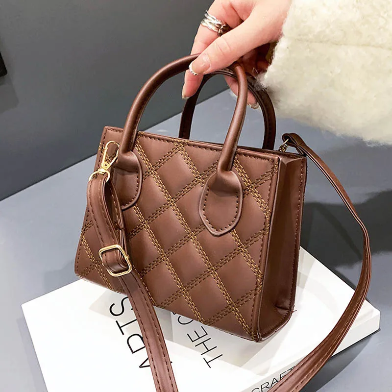 Designer Bags for Women Purse Handbag 2022 Fashion Crossbody Bag Plaid Hand Tote PU Leather Female Shoulder Messenger Bags
Designer Bags for Women Purse Handbag 2022 Fashion Crossbody Bag Plaid Hand Tote PU Leather Female Shoulder Messenger Bags