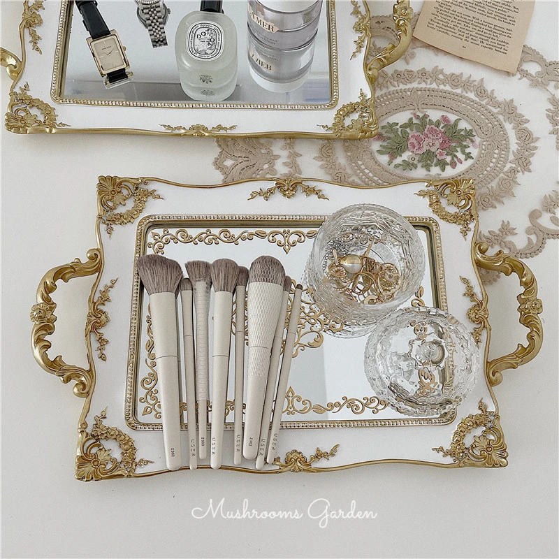 French Retro Luxury Simple Glass Desktop Storage Tray Living Room Tray Home Jewelry Decoration Ornaments
French Retro Luxury Simple Glass Desktop Storage Tray Living Room Tray Home Jewelry Decoration Ornaments