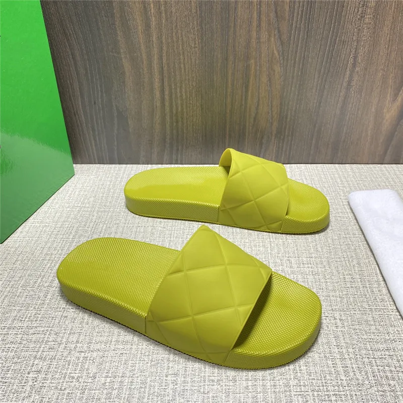 Luxury Designer Shoes Couple Slippers Geometric Diamond Colored Rubber Slippers Light Comfortable Flat Floor Slippers Size 35-46
Luxury Designer Shoes Couple Slippers Geometric Diamond Colored Rubber Slippers Light Comfortable Flat Floor Slippers Size 35-46
