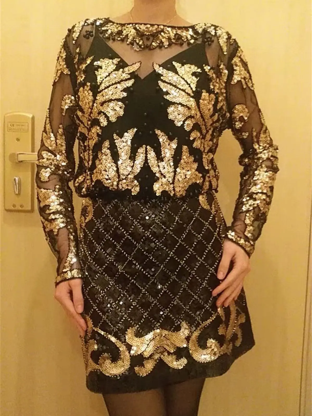 2 Pcs Set Women Sparkling Sequin Gold Crop Tops Flower Shirt shiny Transparent gauze With Mini Short Skirt Night Club Party3652
2 Pcs Set Women Sparkling Sequin Gold Crop Tops Flower Shirt shiny Transparent gauze With Mini Short Skirt Night Club Party3652