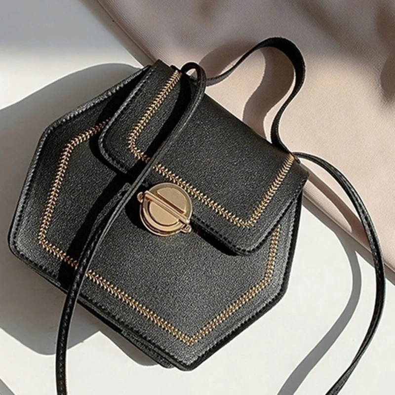 Women Chain Simple Shoulder Bag Women's Hexagonal Diagonal Package Fashion Wild Messenger Bag Small Square Bags
Women Chain Simple Shoulder Bag Women's Hexagonal Diagonal Package Fashion Wild Messenger Bag Small Square Bags