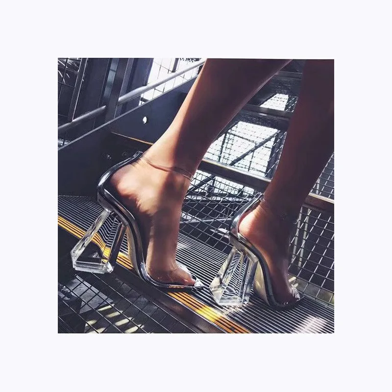 Women Sandals Shoes Celebrity Wearing Simple Style PVC Clear Strappy Buckle High Heels Woman Transparent Heels fgh678
Women Sandals Shoes Celebrity Wearing Simple Style PVC Clear Strappy Buckle High Heels Woman Transparent Heels fgh678