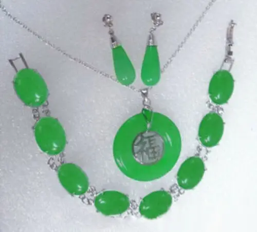 Fashion Green Jade 18KWGP Fortune Earrings Pendant Necklace Bracelet Jewelry Set
Fashion Green Jade 18KWGP Fortune Earrings Pendant Necklace Bracelet Jewelry Set