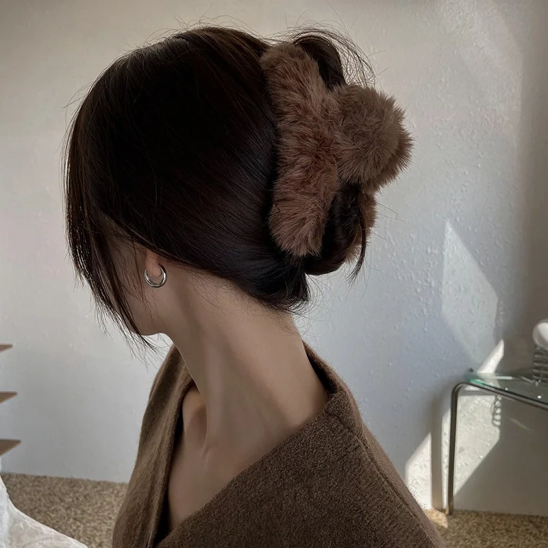 Woman Winter Plush Hair Claw Barrette Elegant Acrylic Hairpins Faux Fur Crab Hair Clip Headwear Girl Shark Clip Hair Accessories
Woman Winter Plush Hair Claw Barrette Elegant Acrylic Hairpins Faux Fur Crab Hair Clip Headwear Girl Shark Clip Hair Accessories