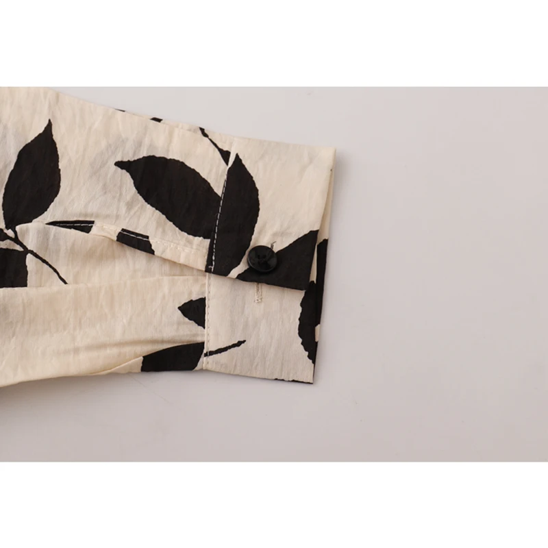 Women Blouses 2021 Summer New Korean Vintage Leaf Printed Long Sleeve Shirts Lady Vacation Beach Holiday Turn-down Collar Blusas
Women Blouses 2021 Summer New Korean Vintage Leaf Printed Long Sleeve Shirts Lady Vacation Beach Holiday Turn-down Collar Blusas