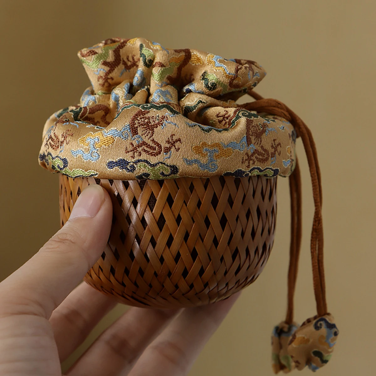 Master cup bag, build storage bag, tea cup cage, jewelry collection kit, handmade bamboo woven bag, bamboo basket
Master cup bag, build storage bag, tea cup cage, jewelry collection kit, handmade bamboo woven bag, bamboo basket