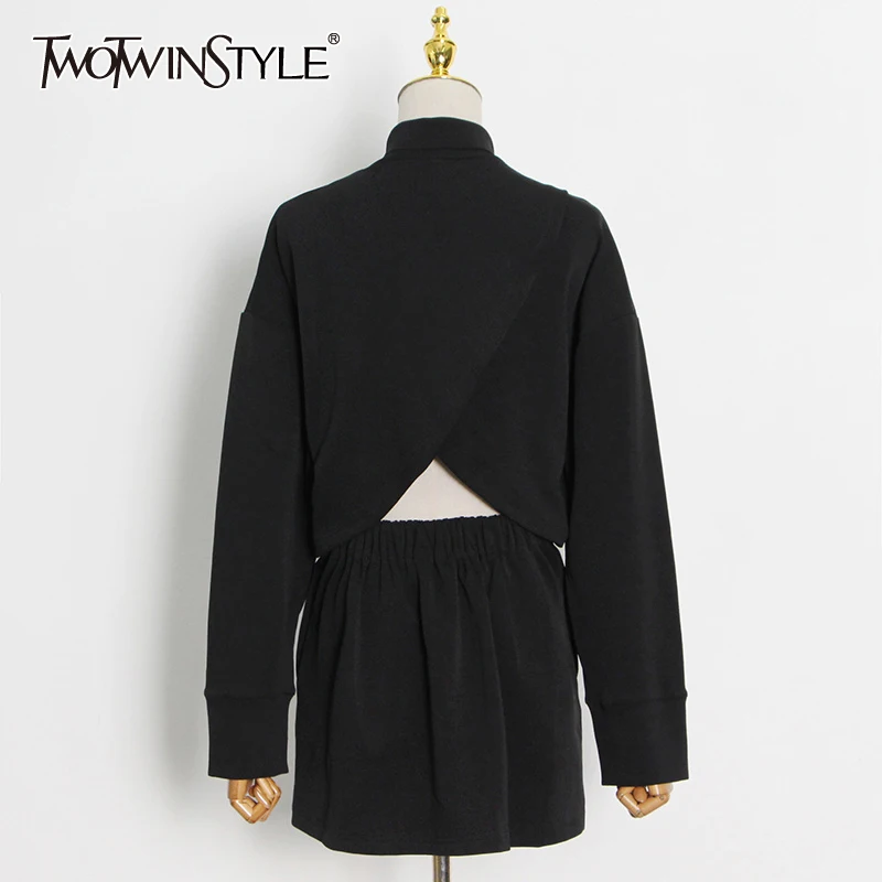 TWOTWINSTYLE однотонное платье для женщин с отворотом и длинным рукавом, с вырезами, на пуговицах, трапециевидные мини-платья для женщин, 2021 осенн...
TWOTWINSTYLE однотонное платье для женщин с отворотом и длинным рукавом, с вырезами, на пуговицах, трапециевидные мини-платья для женщин, 2021 осенн...