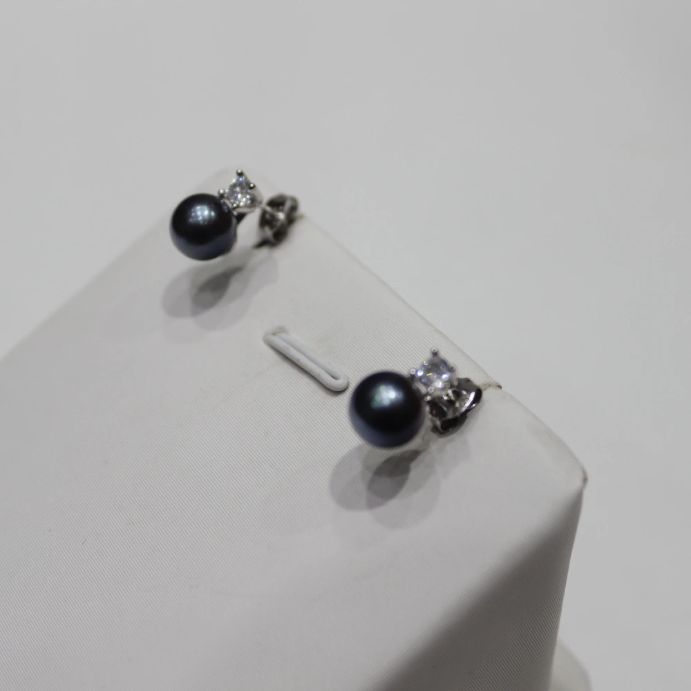 Round beautiful Fine jewelry black freshwater pearl-encrusted zircon earrings 8-8.5mm
Round beautiful Fine jewelry black freshwater pearl-encrusted zircon earrings 8-8.5mm
