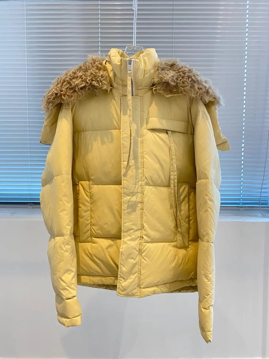 2021 Luxury Design Winter Wide Waisted Minimal Street Style Real Astrakhan Fur Transforming Hood Down Jacket
2021 Luxury Design Winter Wide Waisted Minimal Street Style Real Astrakhan Fur Transforming Hood Down Jacket
